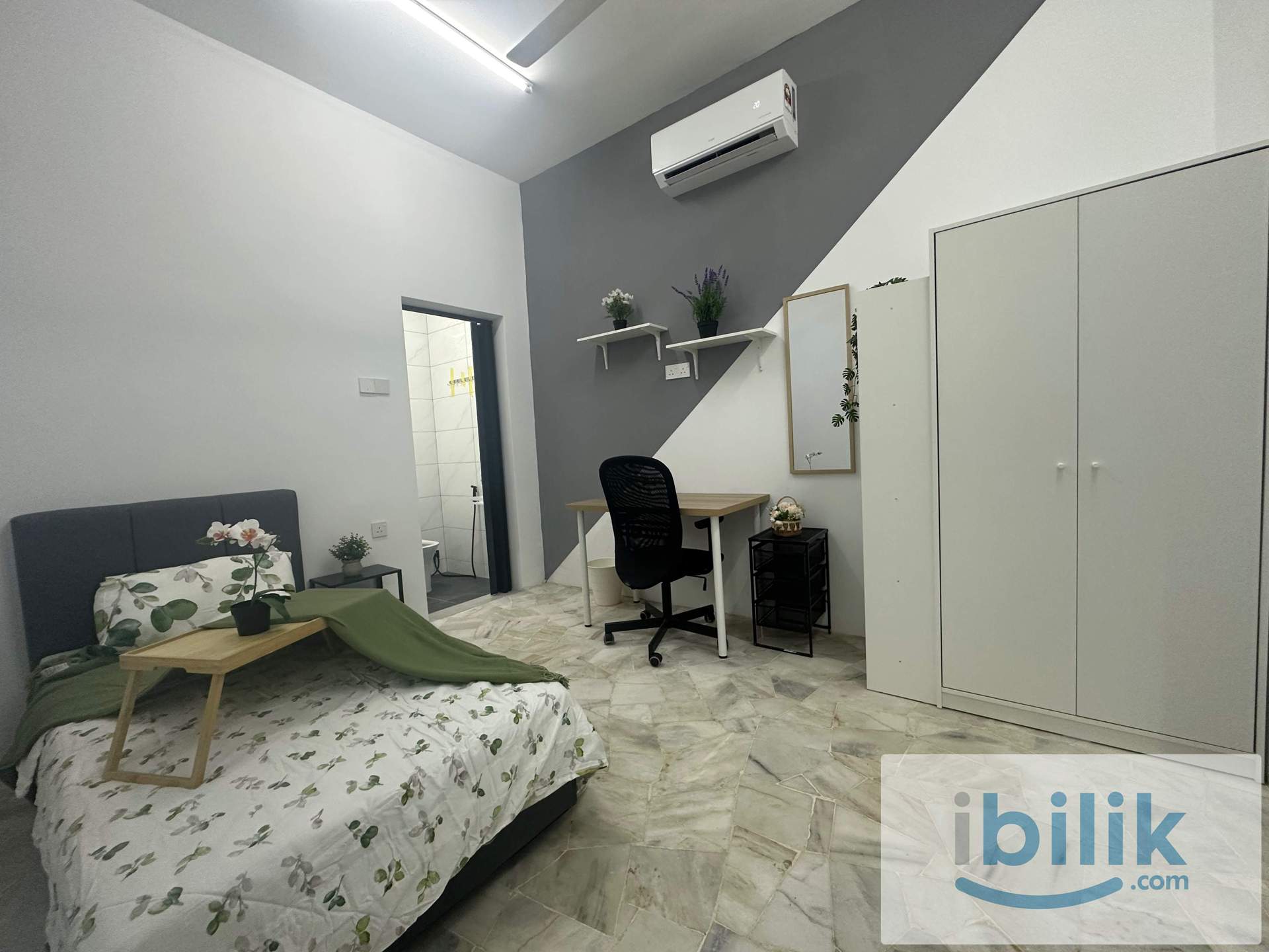 Master Room Fully Furnished Taman Teratai Near UTM KANGKAR PULAI  - Image 1
