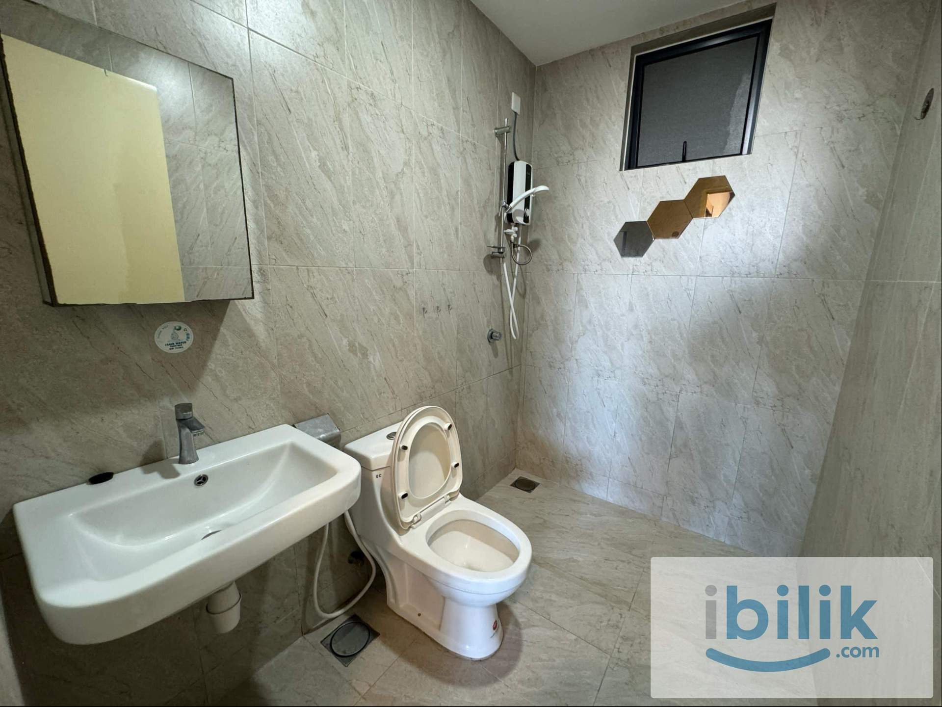 Master Room at The Hamilton Wangsa Maju 5mins walk to LRT Sri Rampai - Image 4