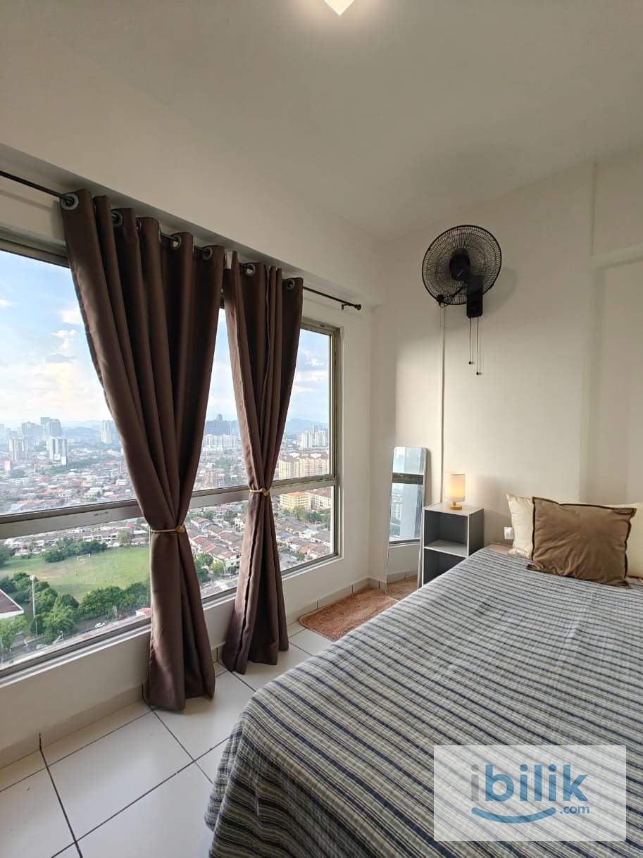 Single Room With Window at Axis Residence, Ampang,3 Mins walk to LRT - Image 1
