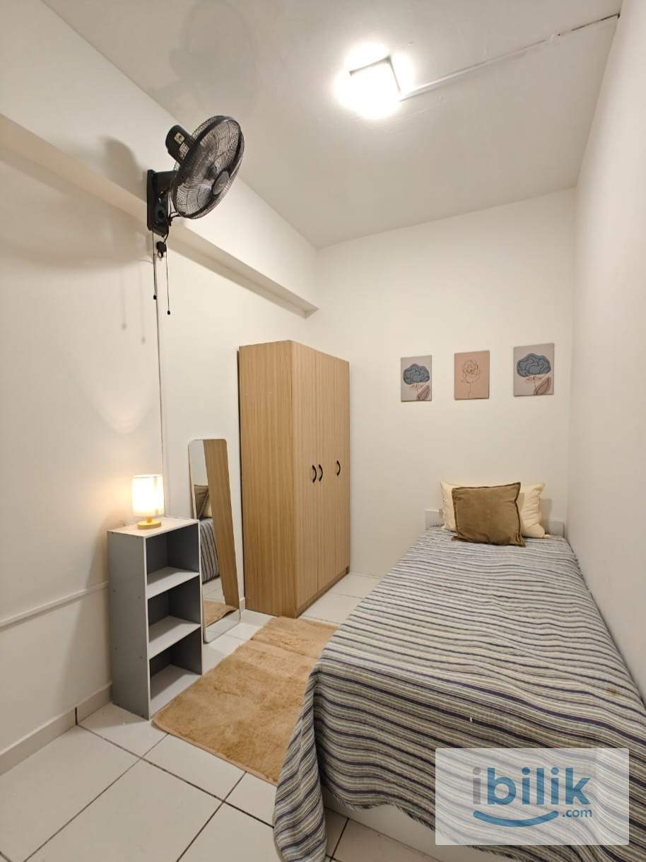 Single Room With Window at Axis Residence, Ampang,3 Mins walk to LRT - Image 1