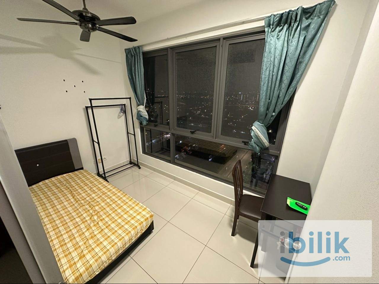 Female single bedroom walk to mrt station  - Image 5