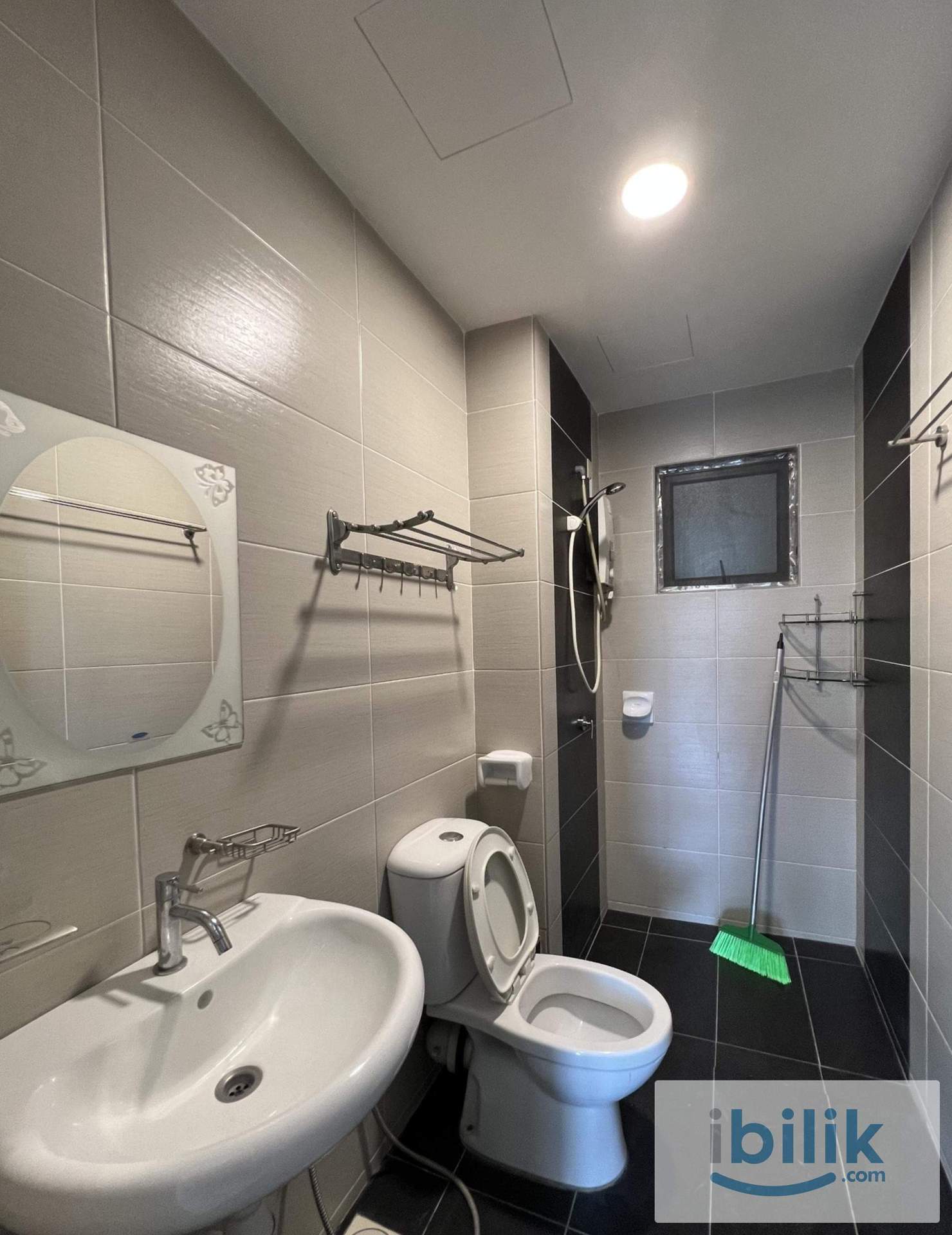 ⚠️2 mins walking to Maluri MRT ✅FullyFunish Single Room ❤️1month Depo - Image 4