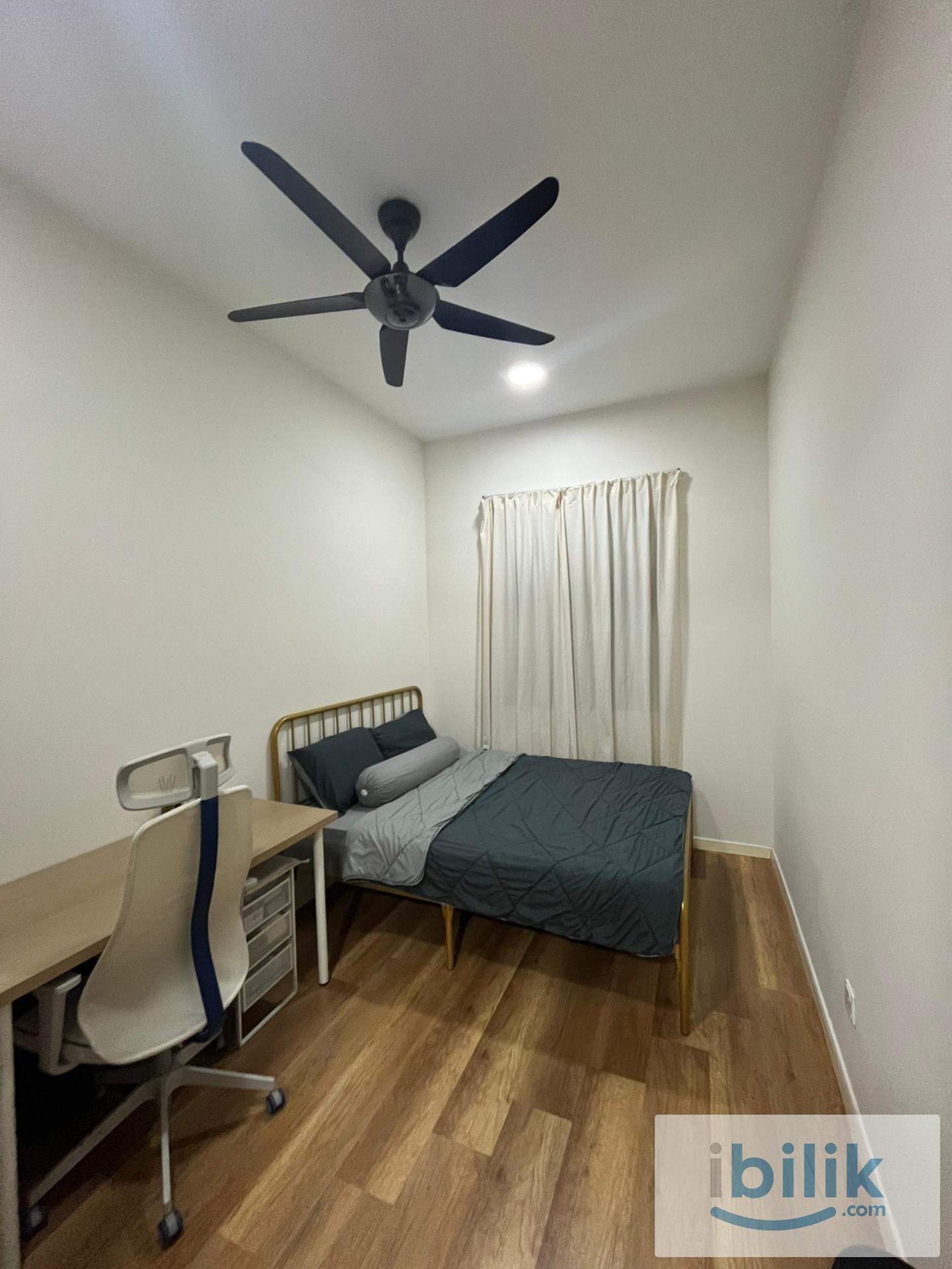 Middle Room W Car Park  - Image 1