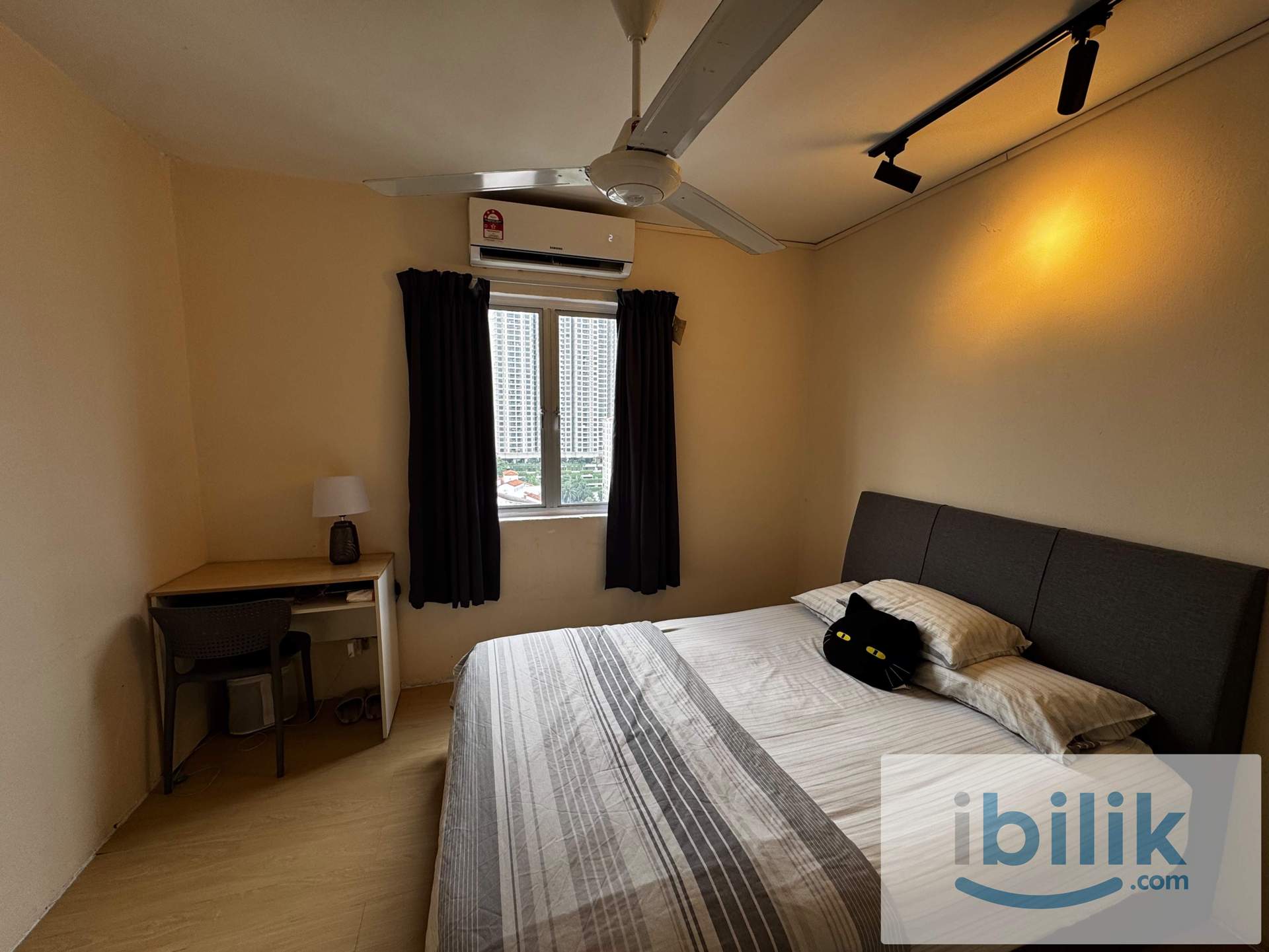 MASTER BEDROOM with PRIVATE BATHROOM  - Image 1