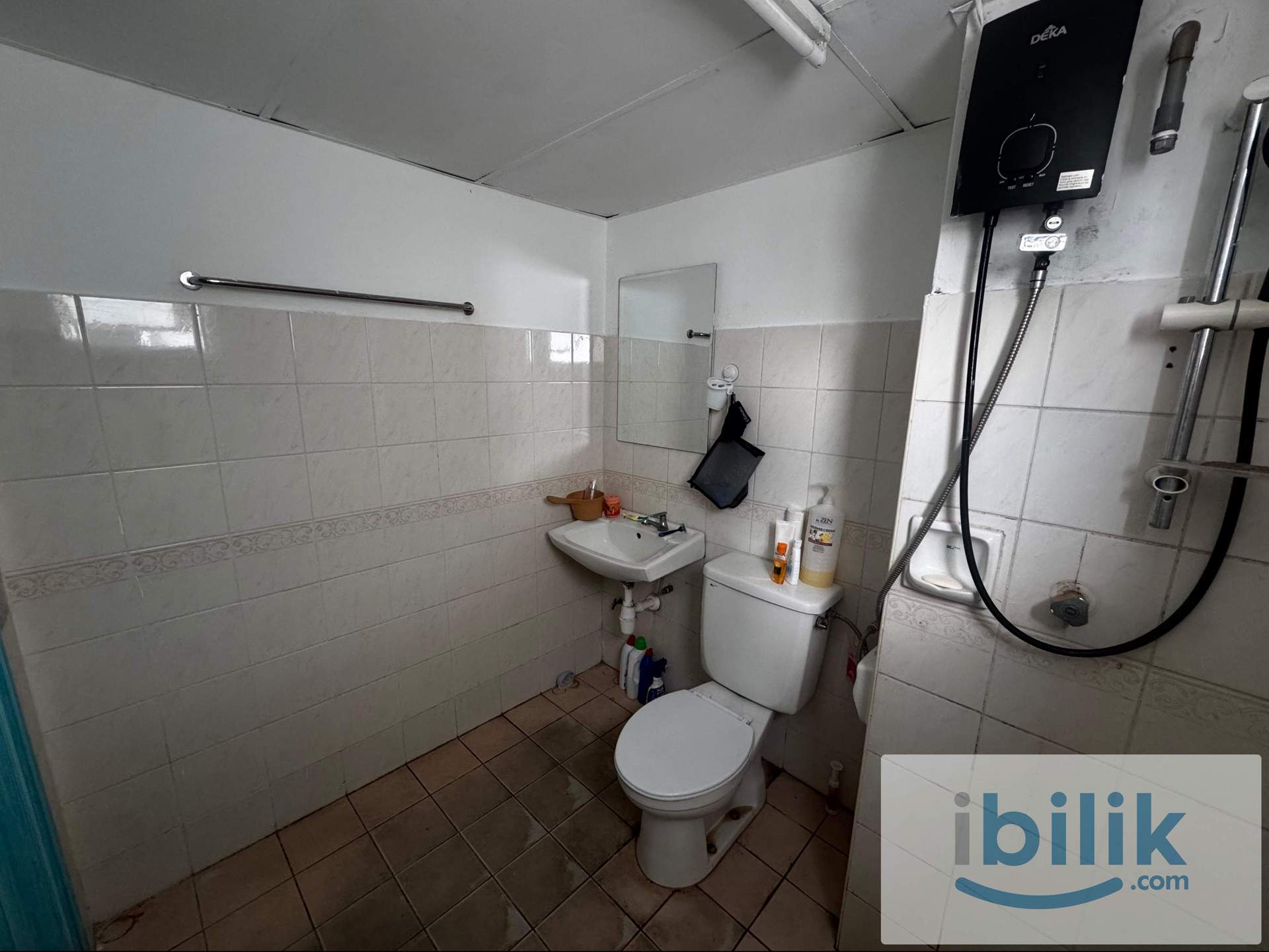 MASTER BEDROOM with PRIVATE BATHROOM  - Image 2