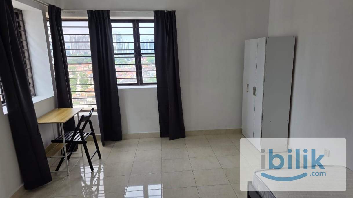 5-Min Walk to MRT Bandar Utama | Fully Furnished Large Room @ Pelangi Utama Block E (Bandar Utama) - Image 1