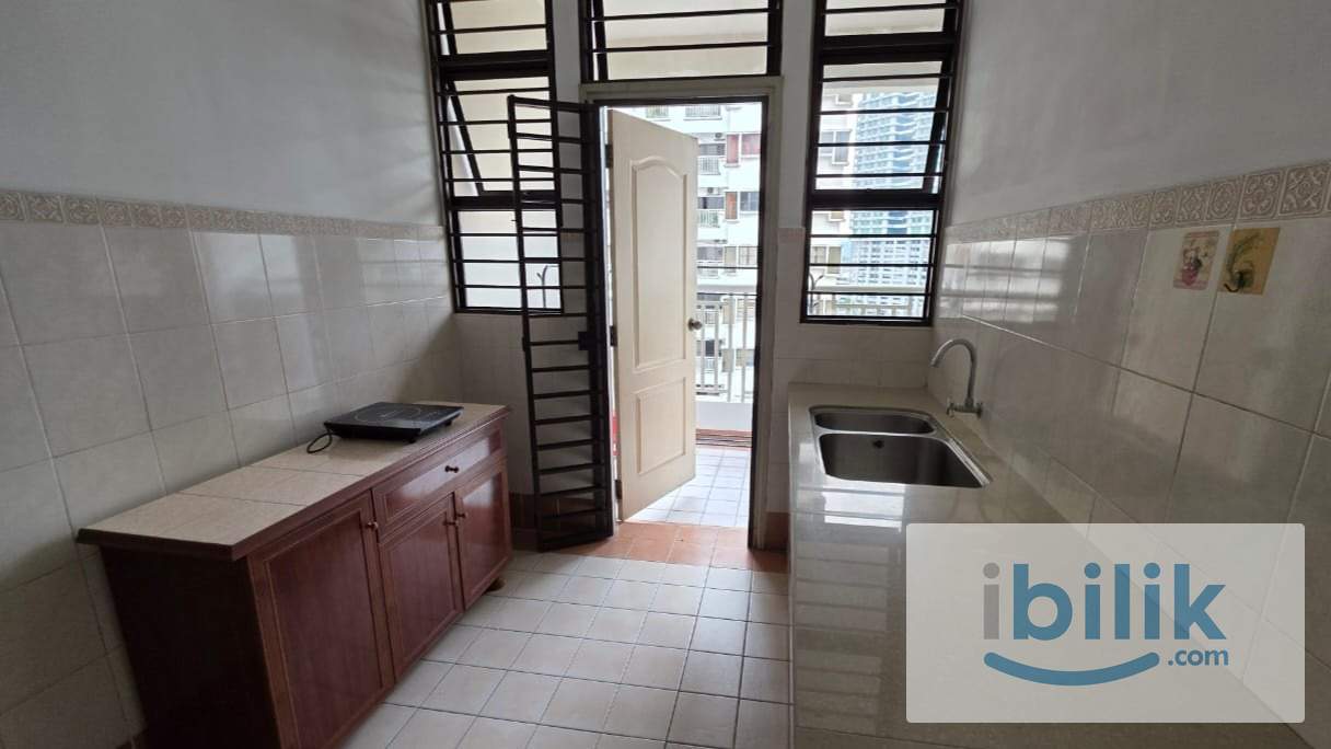 5-Min Walk to MRT Bandar Utama | Fully Furnished Middle Room @ Pelangi Utama Block E (Bandar Utama) - Image 2