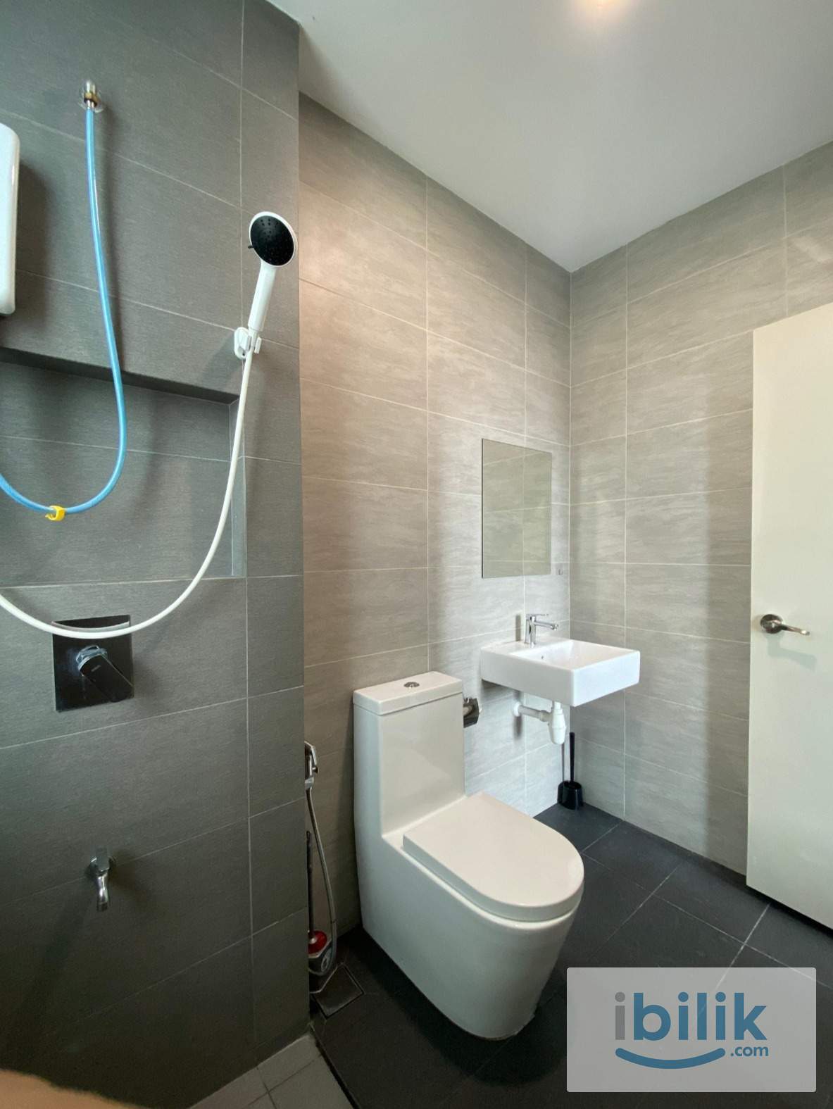Female Master Room with Private Bathroom near MRT in KL - Image 2