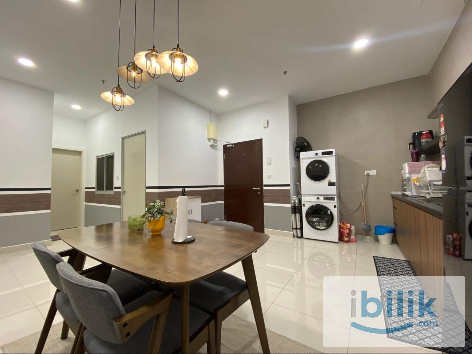 Female Master Room with Private Bathroom near MRT in KL - Image 3