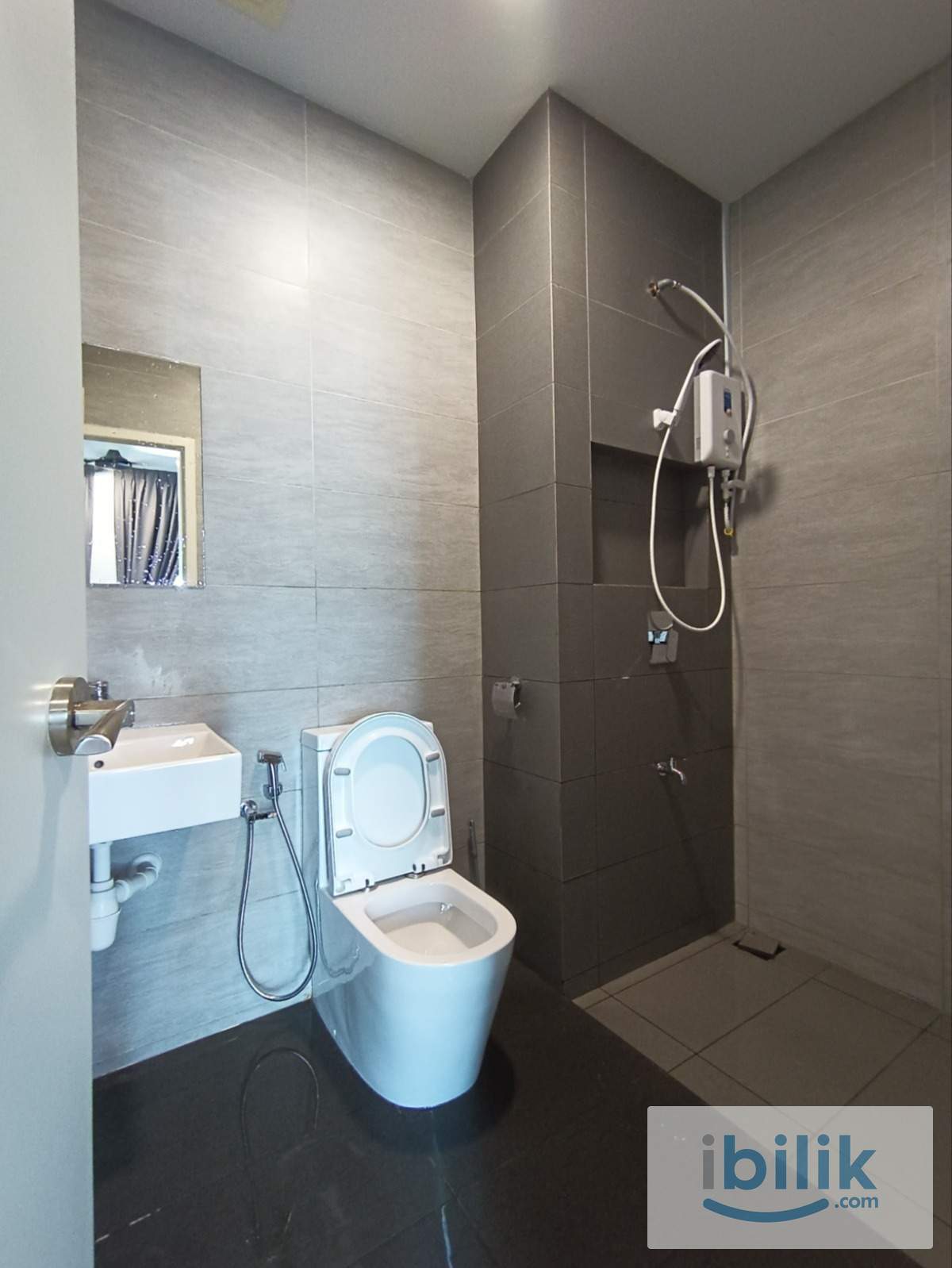 FEMALE Master Room with Private Bathroom near MRT in KL - Image 4