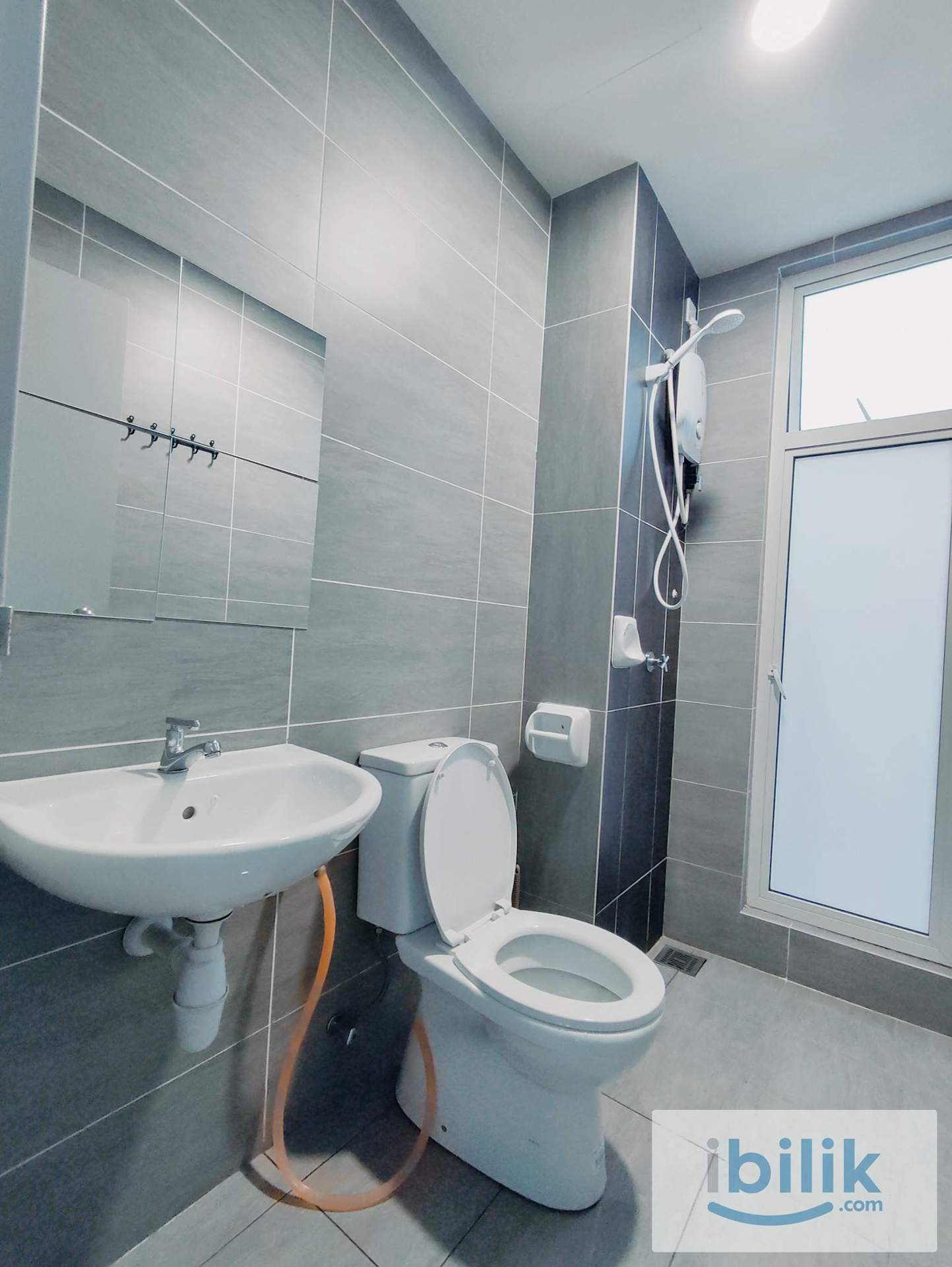 Masterbedroom For Rent @Near MRT  - Image 10