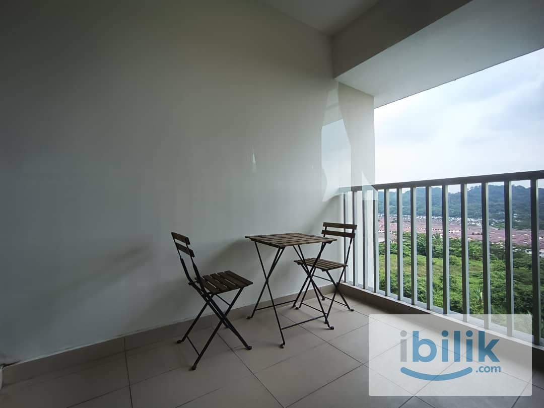 Masterbedroom Balcony For Rent @Near MRT - Image 1
