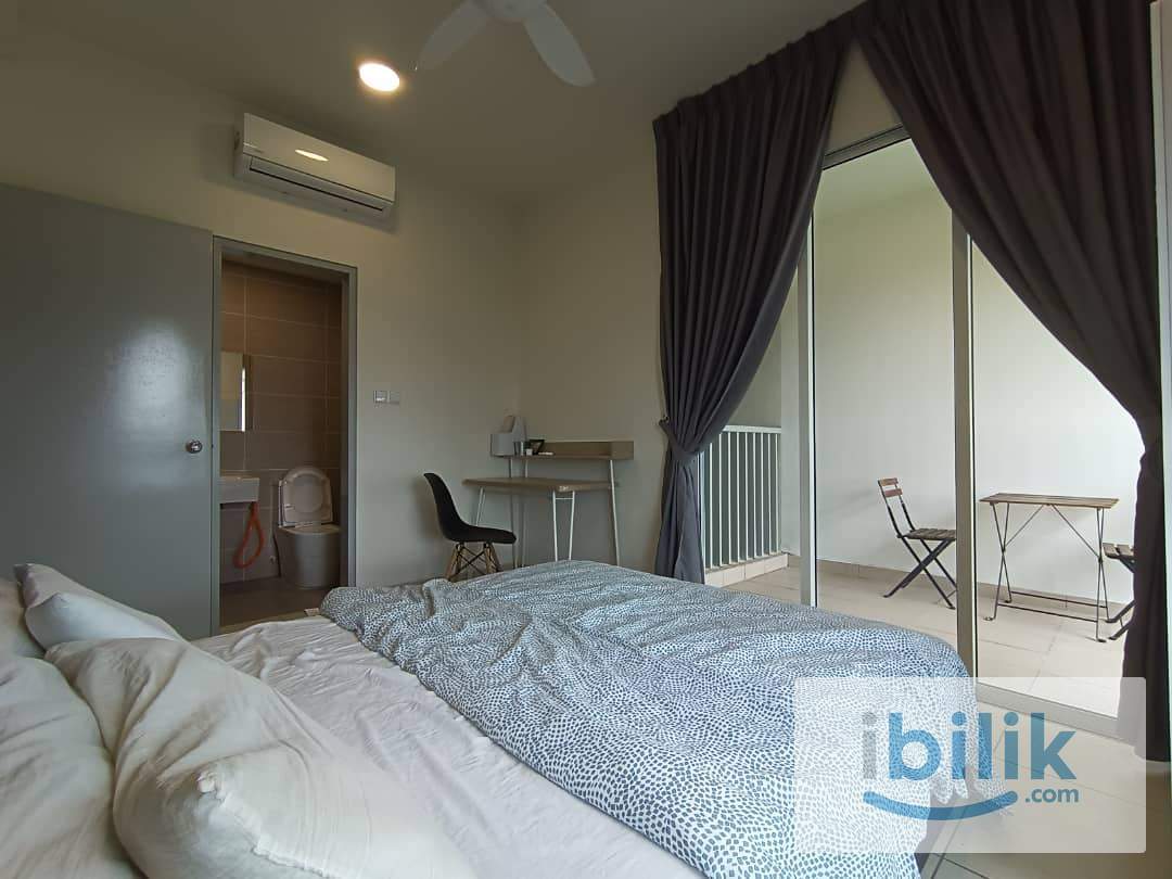 Masterbedroom Balcony For Rent @Near MRT - Image 2