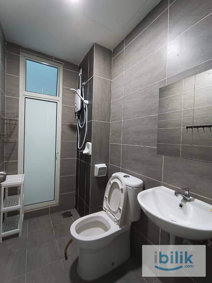 Masterbedroom Balcony For Rent @Near MRT - Image 4