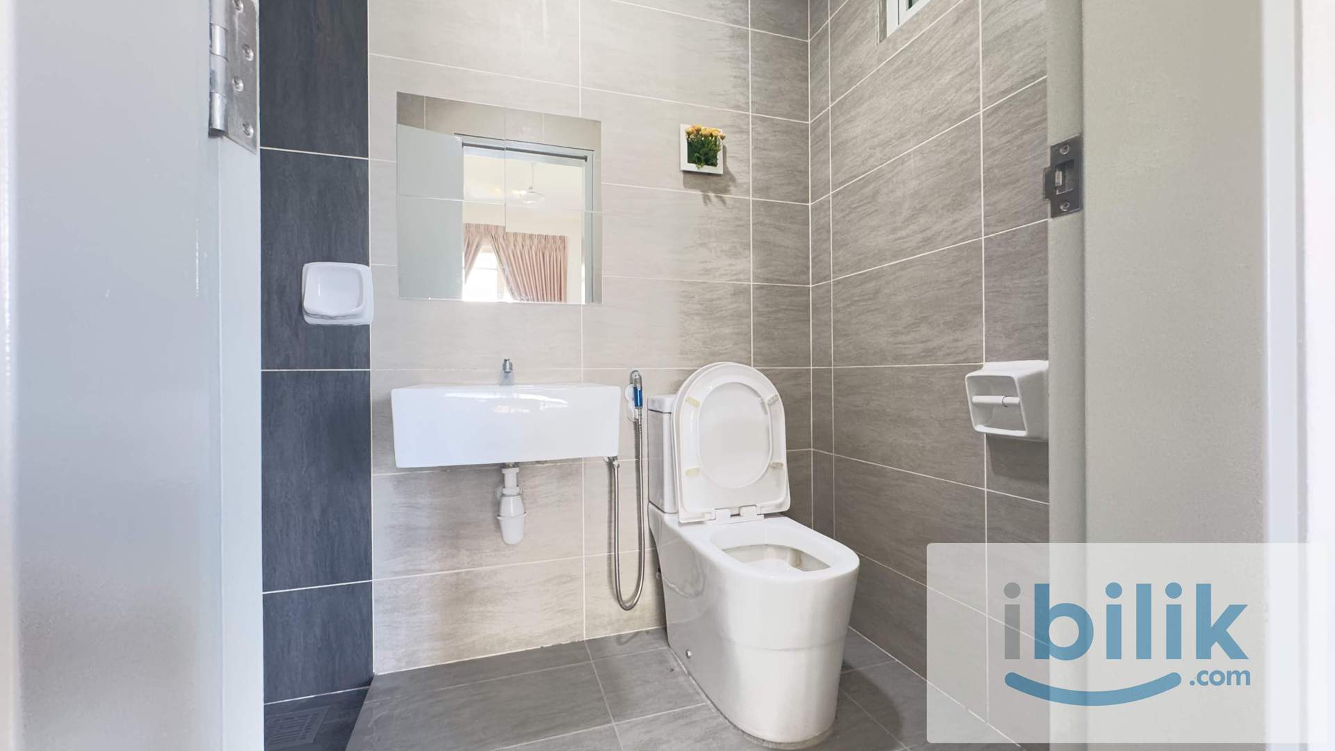 Masterbedroom Female For Rent @Near MRT Damansara Damai  - Image 5