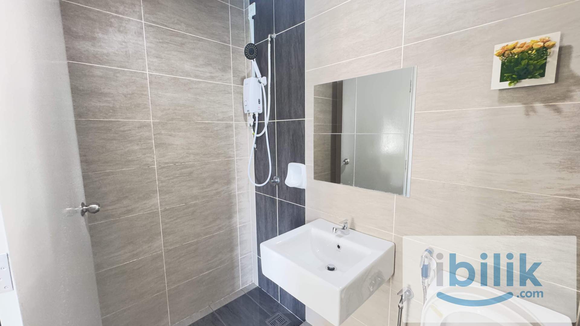Masterbedroom Female For Rent @Near MRT Damansara Damai  - Image 4