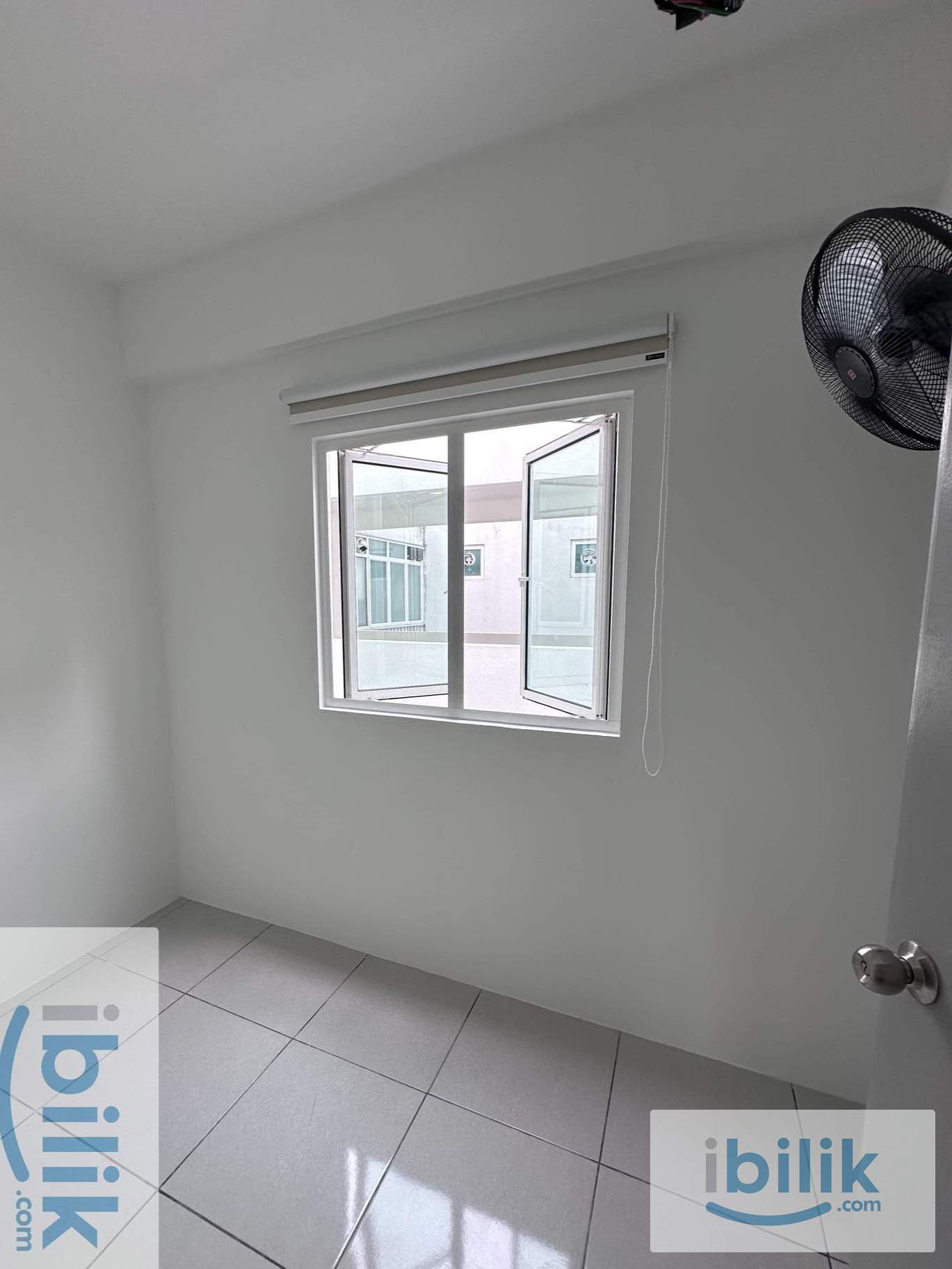 Small room at Fairview sg ara - Image 1