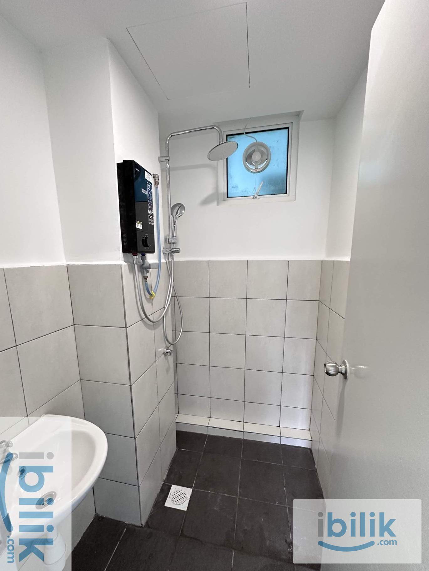 Small room at Fairview sg ara - Image 2