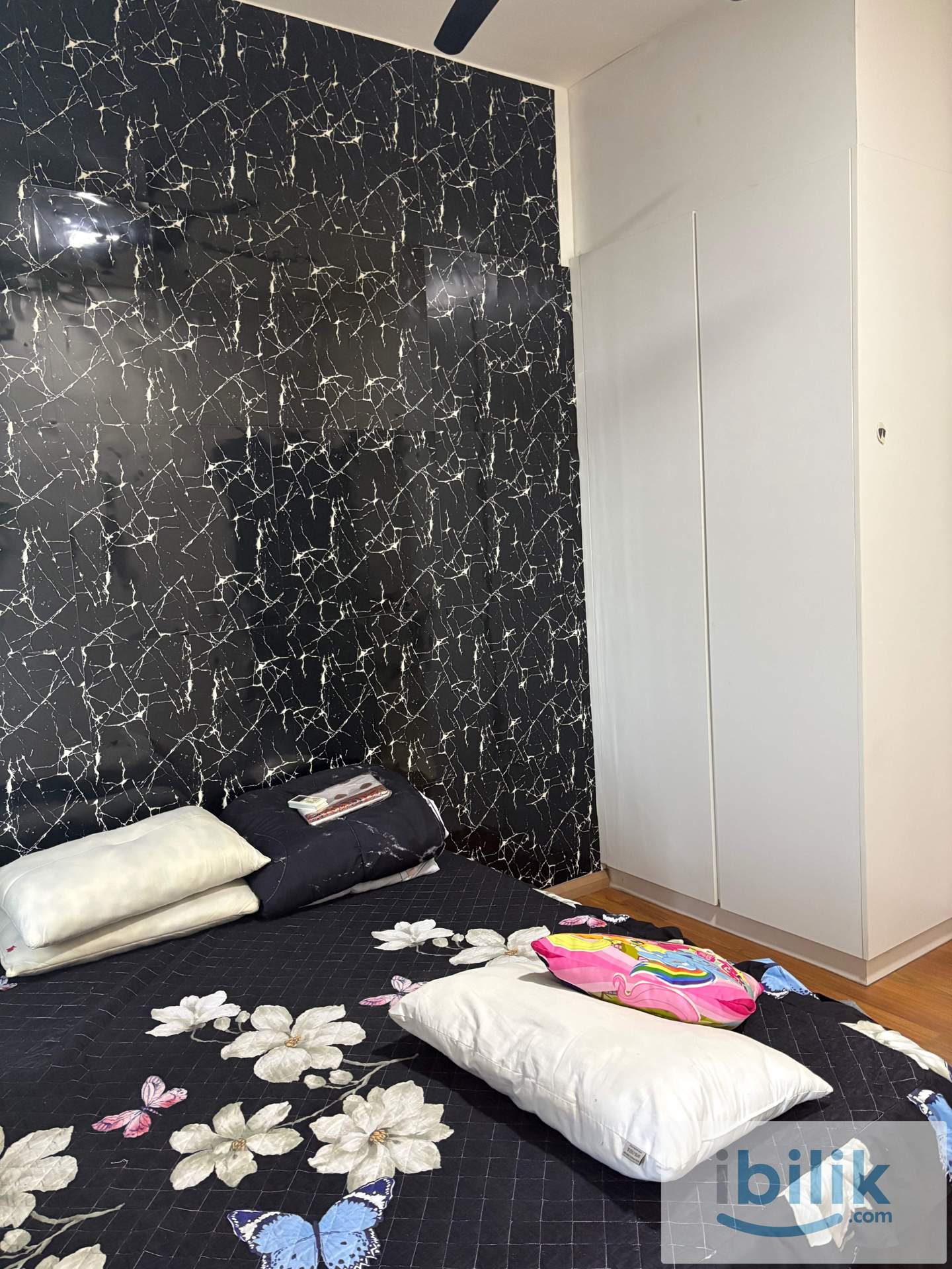 Room for rental in Nusa Heights - Image 3