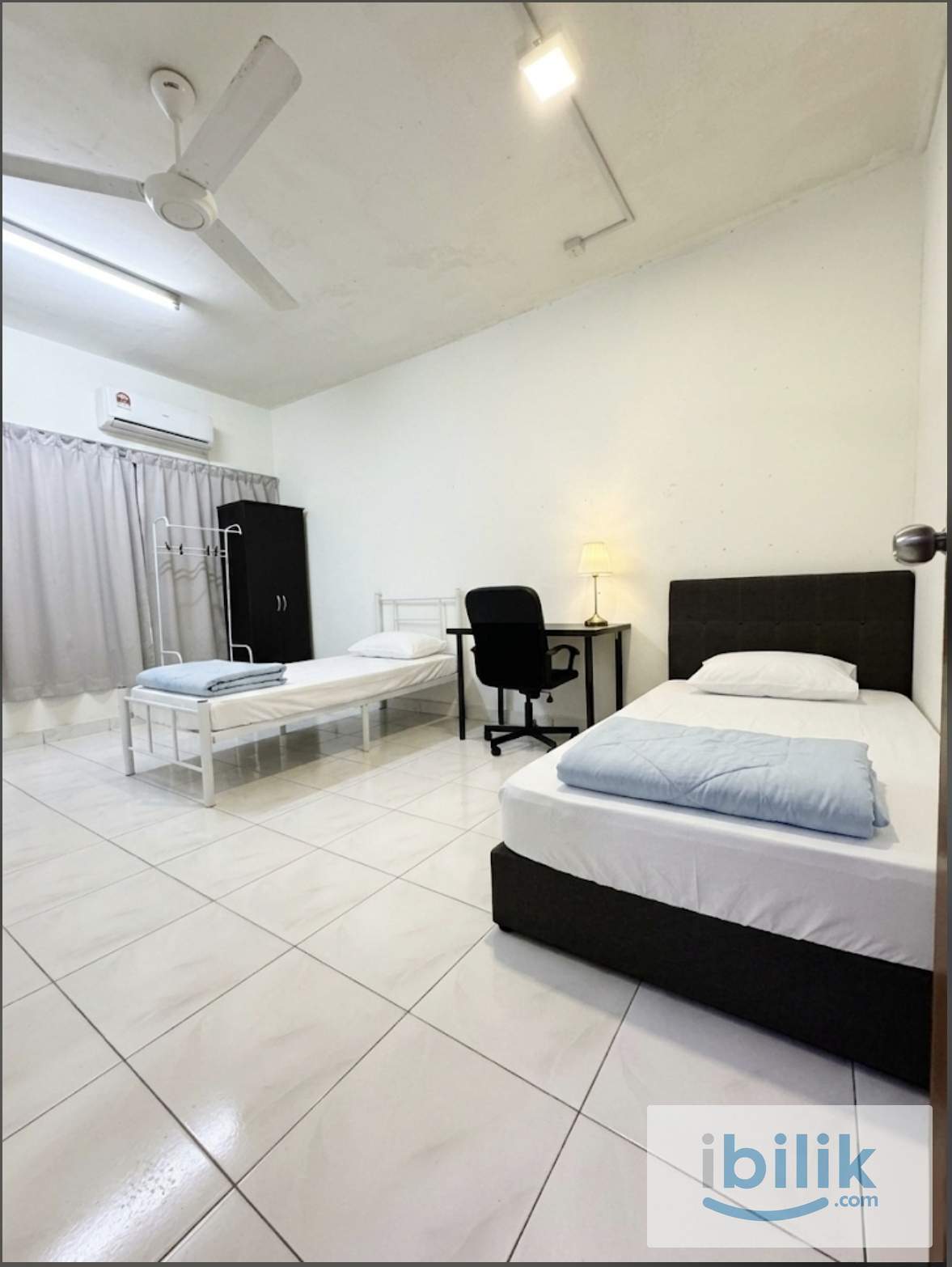 Walking to MRT Bandar Utama 🚶‍♂️ Middle Room with 2 Single Bed - Image 1