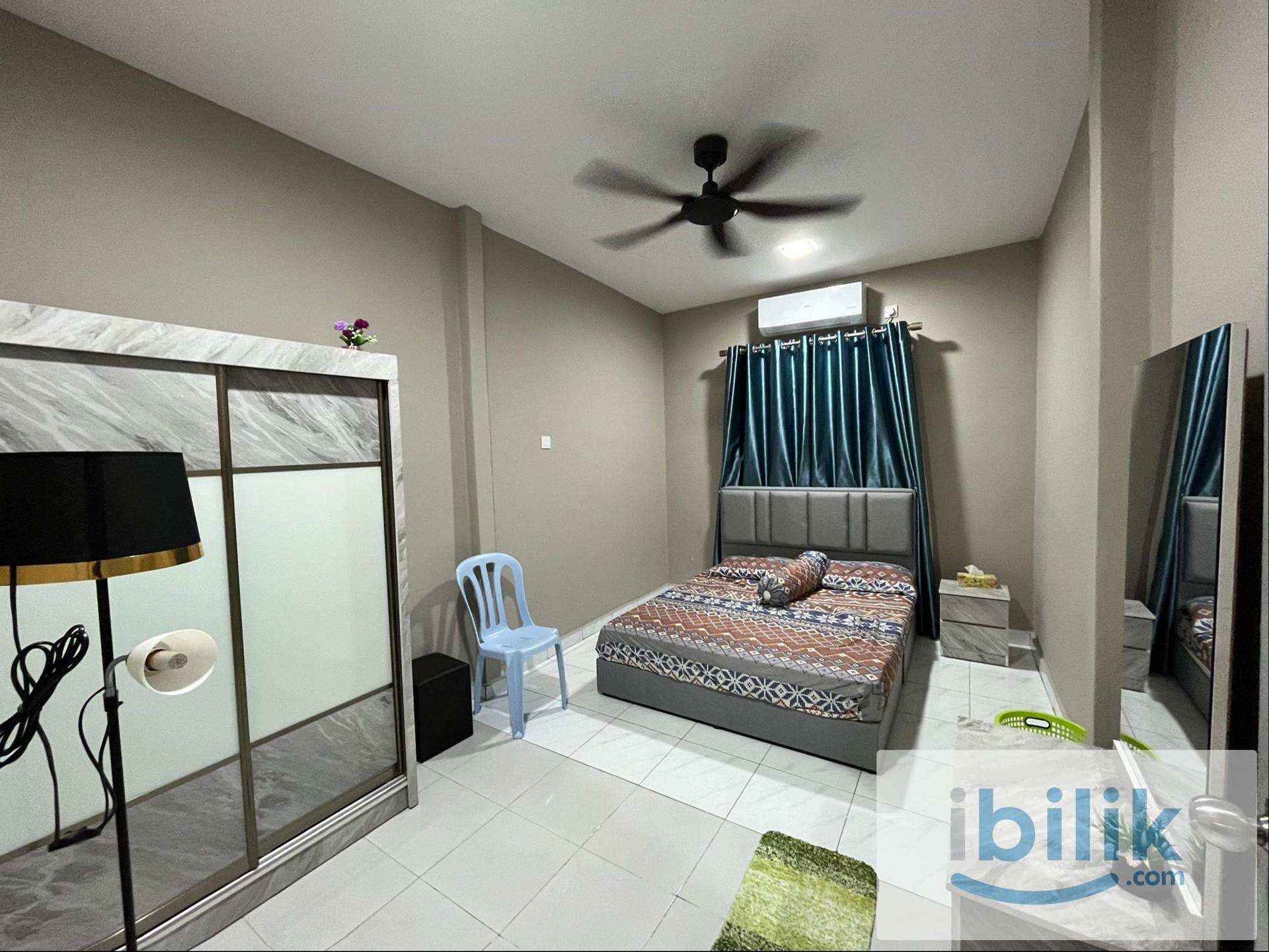 Middle room with shared bathroom - Image 3