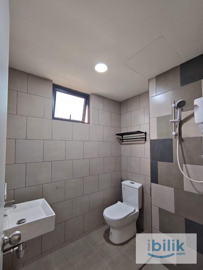 Master Room - Image 2
