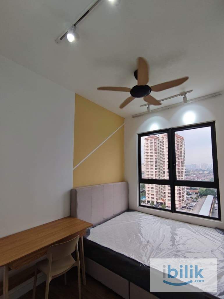 Middle Room - Image 2