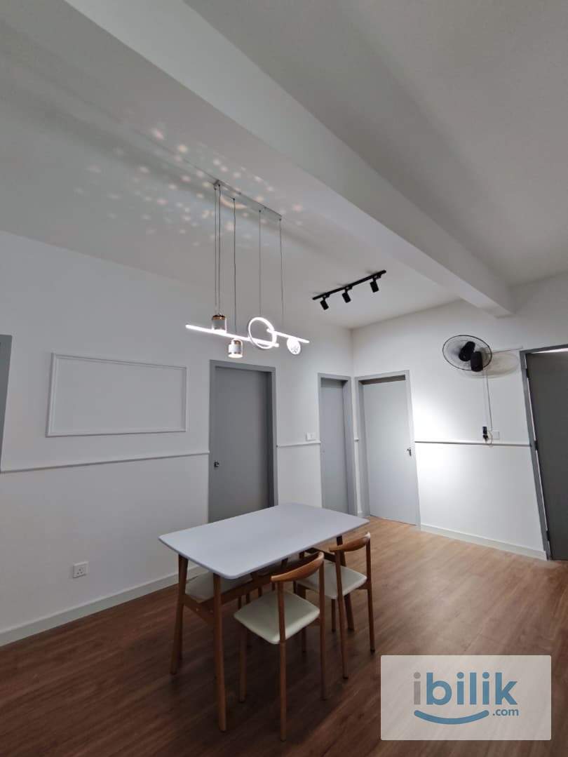 Middle Room - Image 6