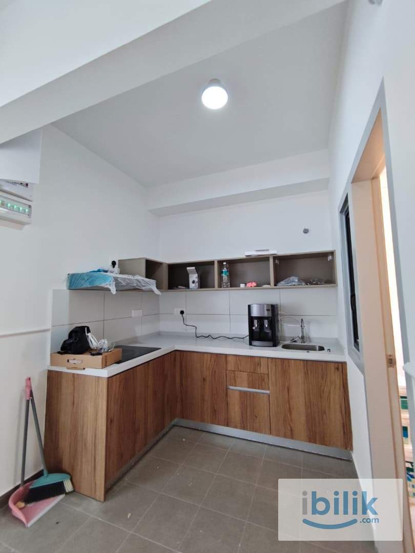 Middle  - Image 5