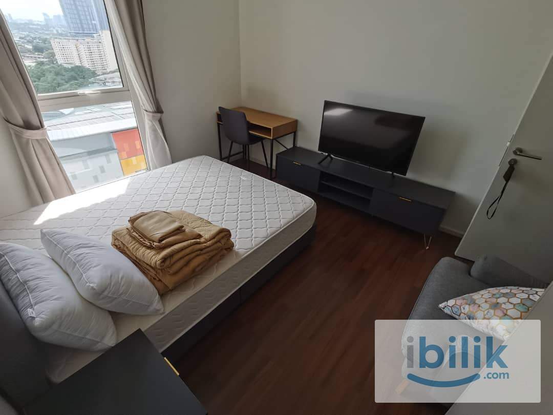 Middle Room - Image 2