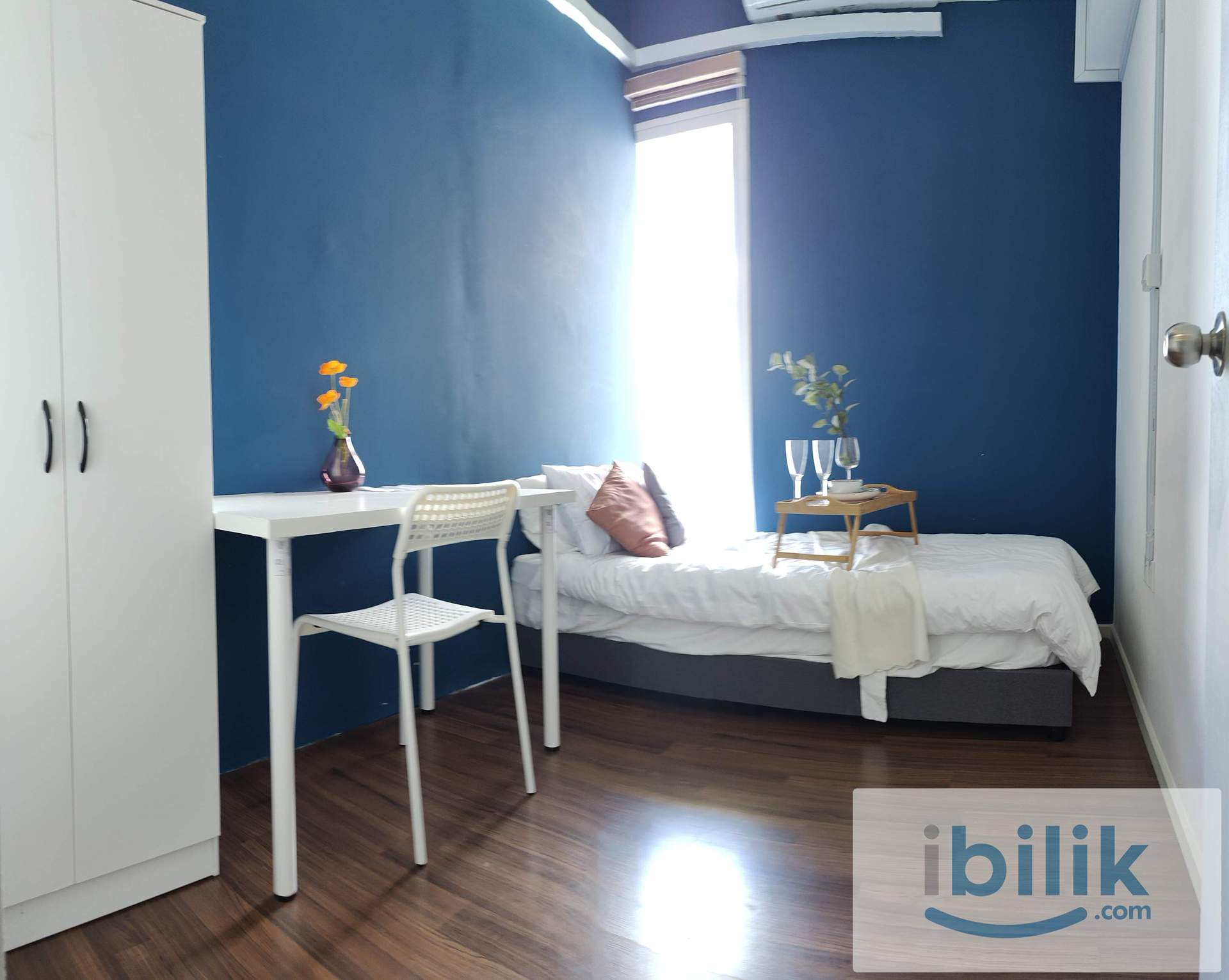Small Room - Image 1