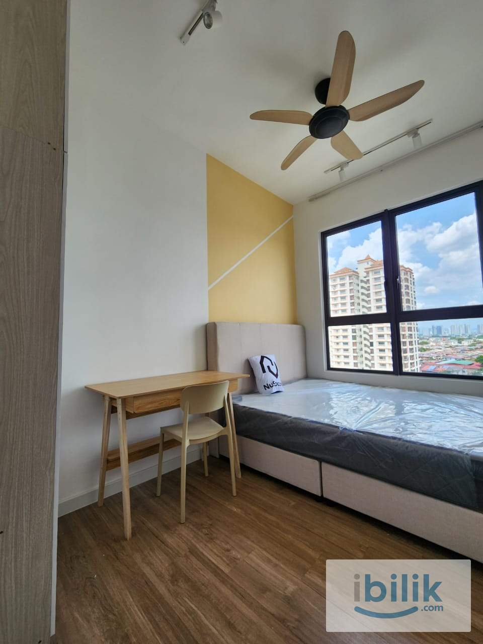 Middle Room - Image 5