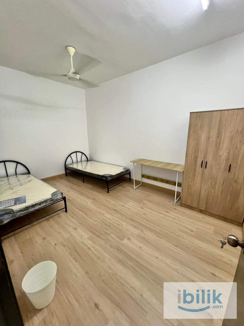 Middle Room - Image 1
