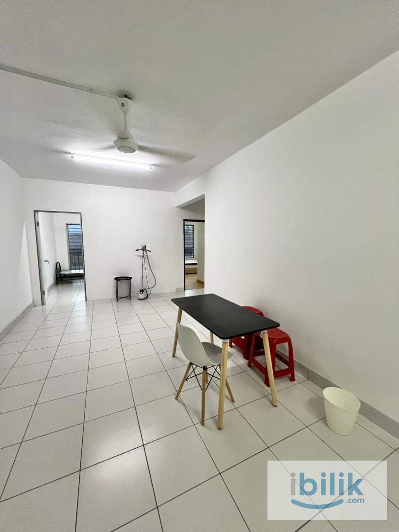 Middle Room - Image 2