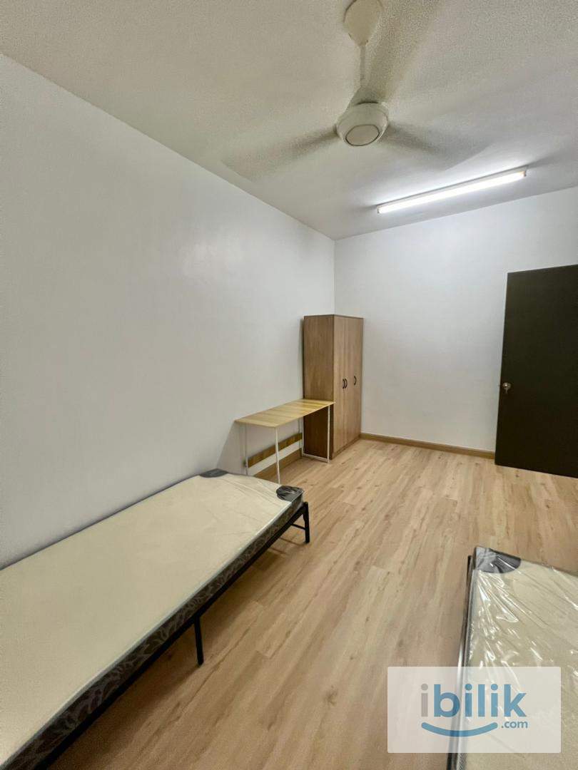 Middle Room - Image 4