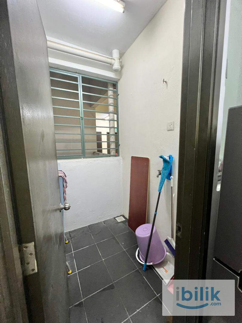 Middle Room - Image 5