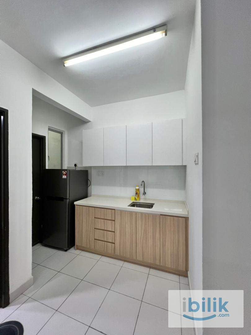 Middle Room - Image 6