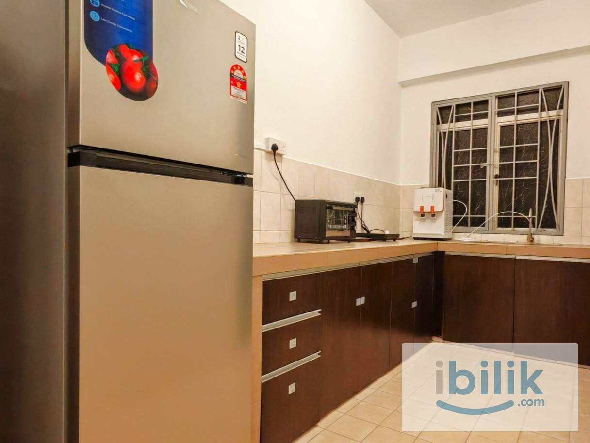 Spacious Room at Petaling Jaya, 5mins to LRT Kelana Jaya - Image 1