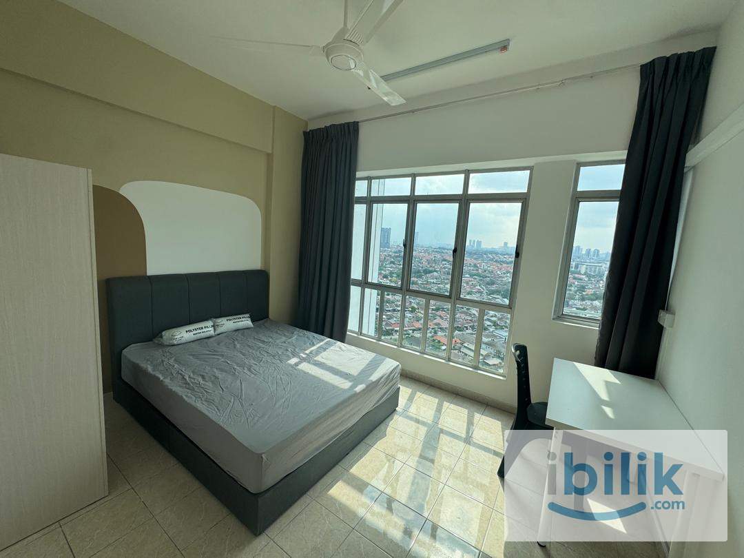 Female Unit Spacious Room at Petaling Jaya, 5mins to LRT Kelana Jaya - Image 1