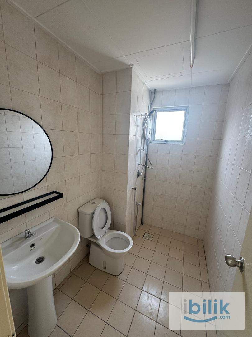 Female Unit Master Room at Petaling Jaya @Millennium Square (Near LRT) - Image 6