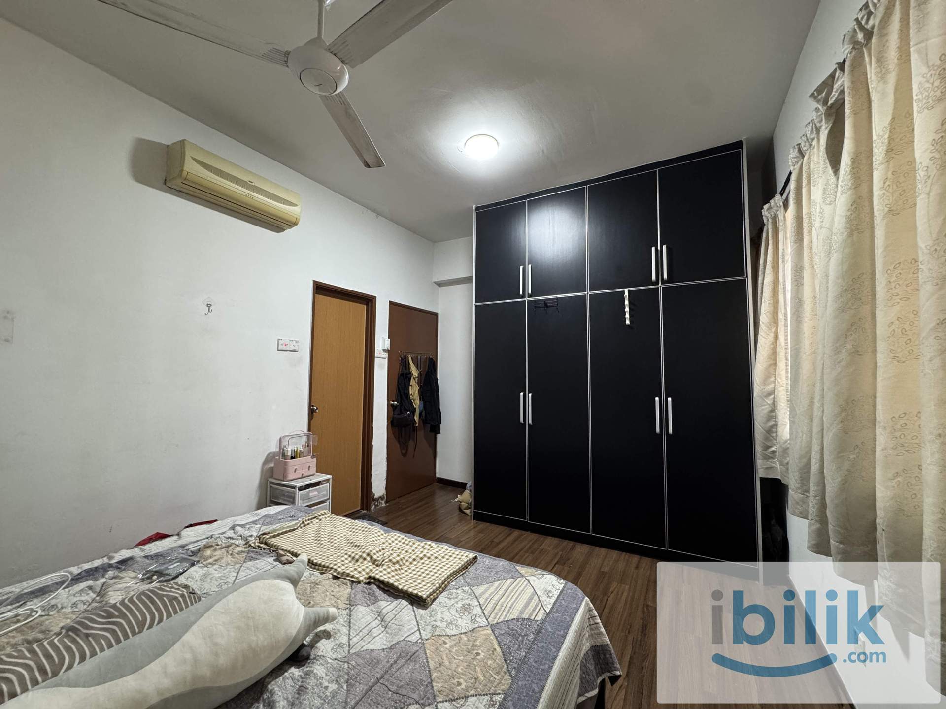 Master Bedroom  - Image 7