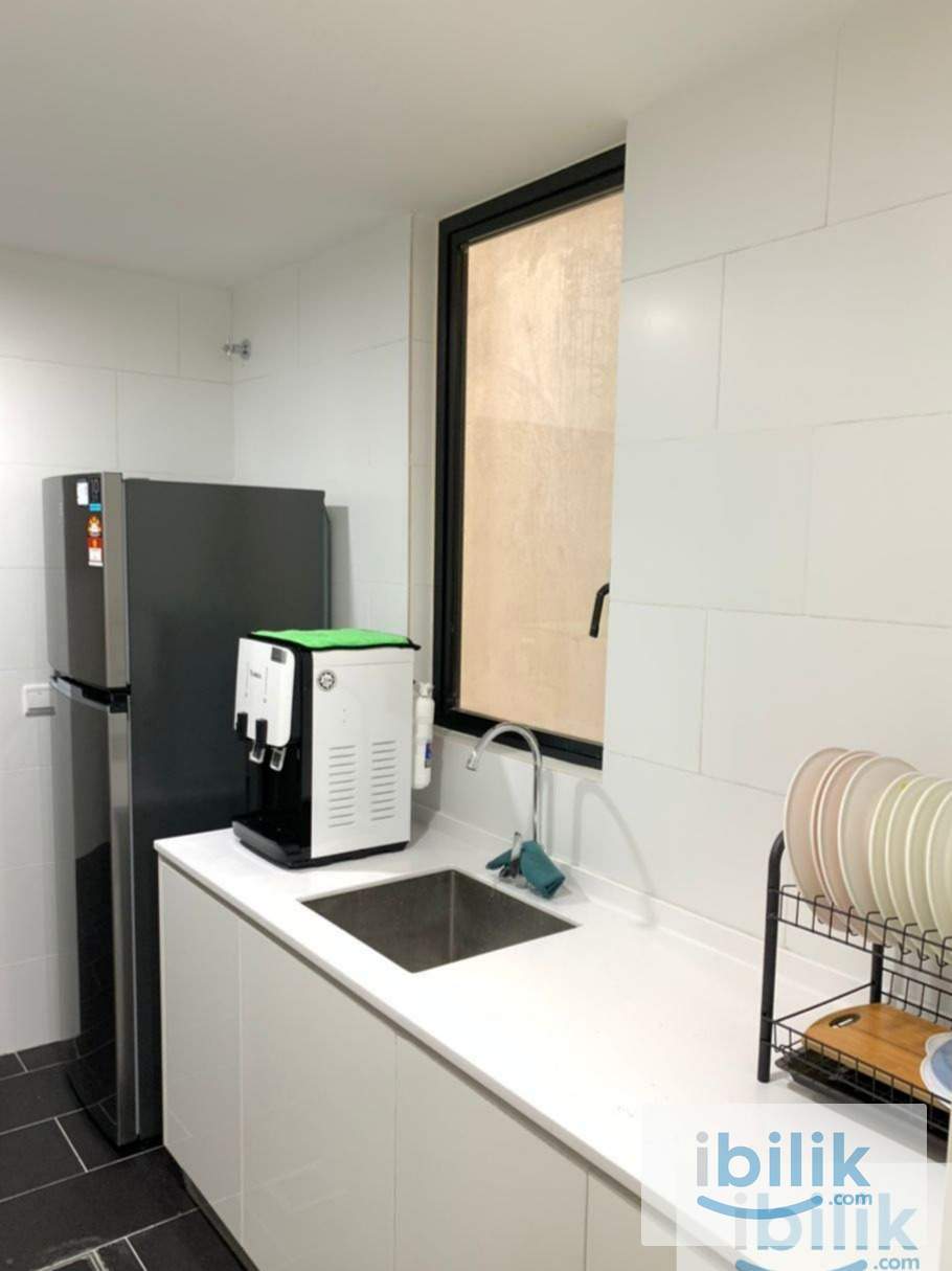 Female Unit Fully Furnished Small Room For Rent @ Sqwhere - Image 5