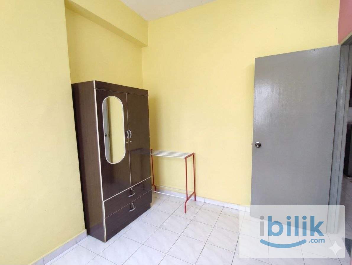Middle Room - Image 2