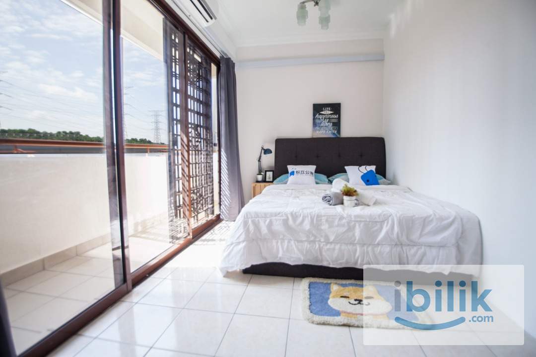 Include Utilities✅Walking to MRT🚆Balcony Middle Queenbedroom with AC located in Palm Spring, KD - Image 1
