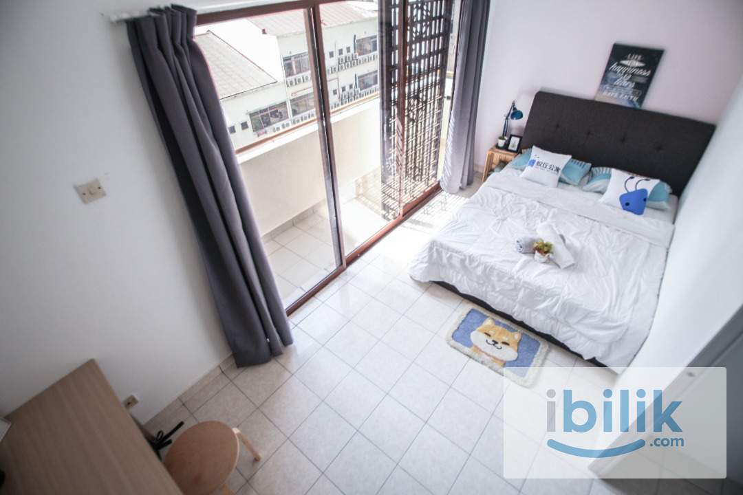 Include Utilities✅Walking to MRT🚆Balcony Middle Queenbedroom with AC located in Palm Spring, KD - Image 2