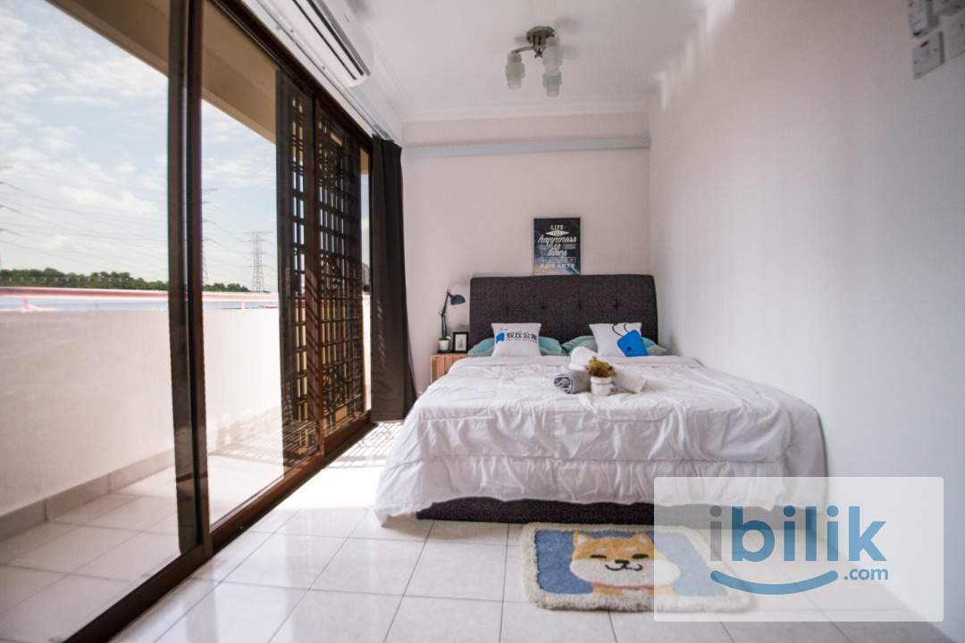 Include Utilities✅Walking to MRT🚆Balcony Middle Queenbedroom with AC located in Palm Spring, KD - Image 3