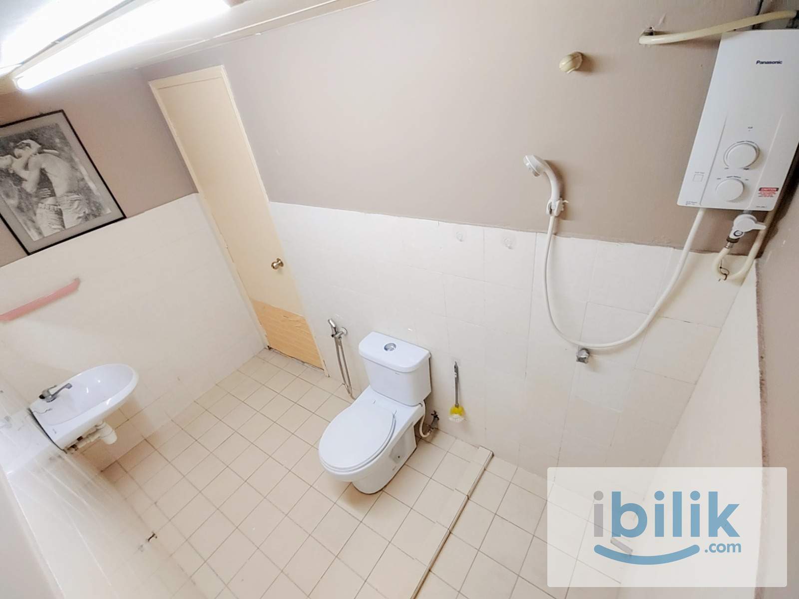 Walking to MRT🚆Fully Furnished✅Master kingbedroom with private bathroom located in Palm spring, KD - Image 2