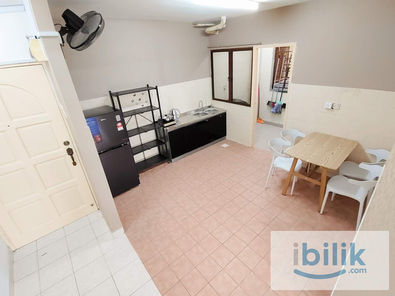 Walking to MRT🚆Fully Furnished✅Master kingbedroom with private bathroom located in Palm spring, KD - Image 7