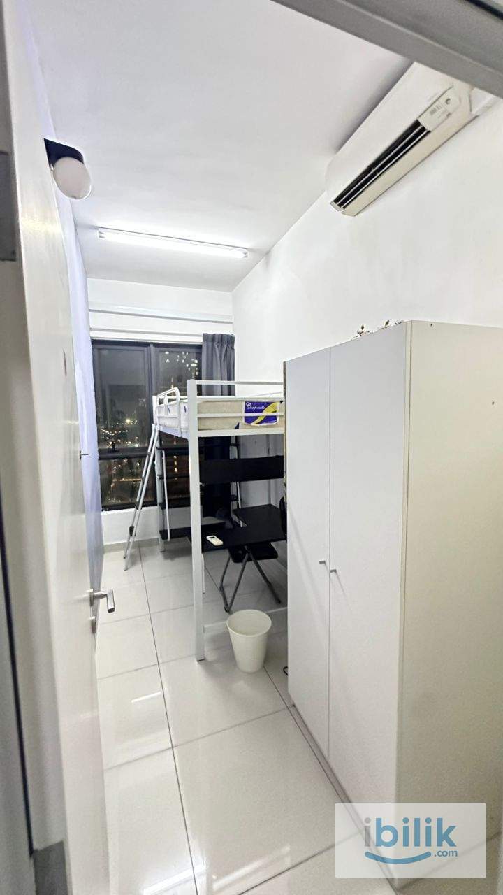 Direct Linked Bridge to Mrt🚆Promotion Price😍Single bedroom with windows and AC located in D'sara - Image 1