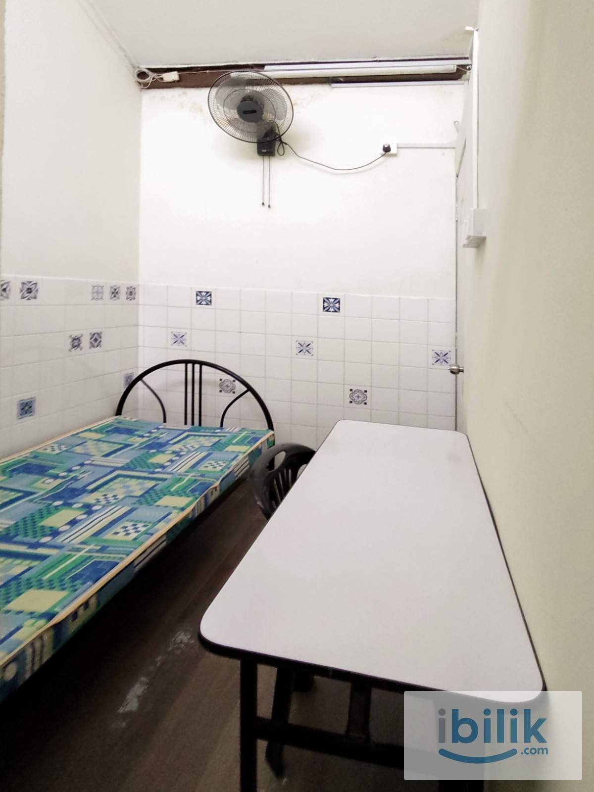 Promotion Price‼️Including Car park🚗Single bedroom with windows and AC located in Taman Paramount, PJ - Image 1